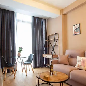 apartment-krtsanisi-21.alltbilisihotels.com/